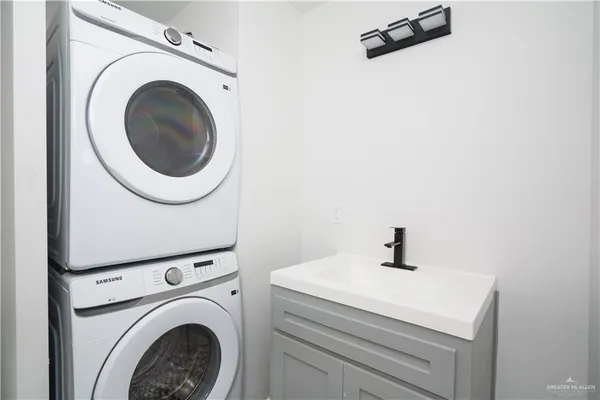$875 | 1107 Shasta Avenue, Unit 4, McAllen, TX 78504