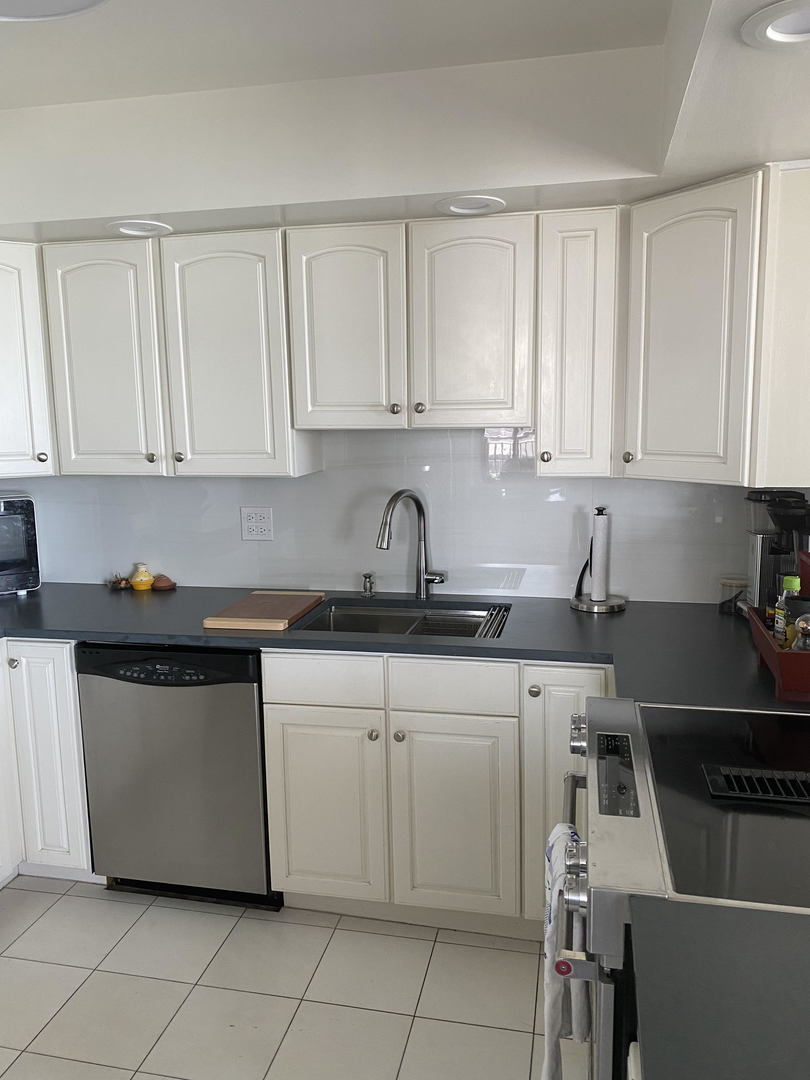 6007 North Sheridan Road, Unit 31A Chicago, IL 60660 - Photo 15 of 19 a kitchen with a sink and cabinets