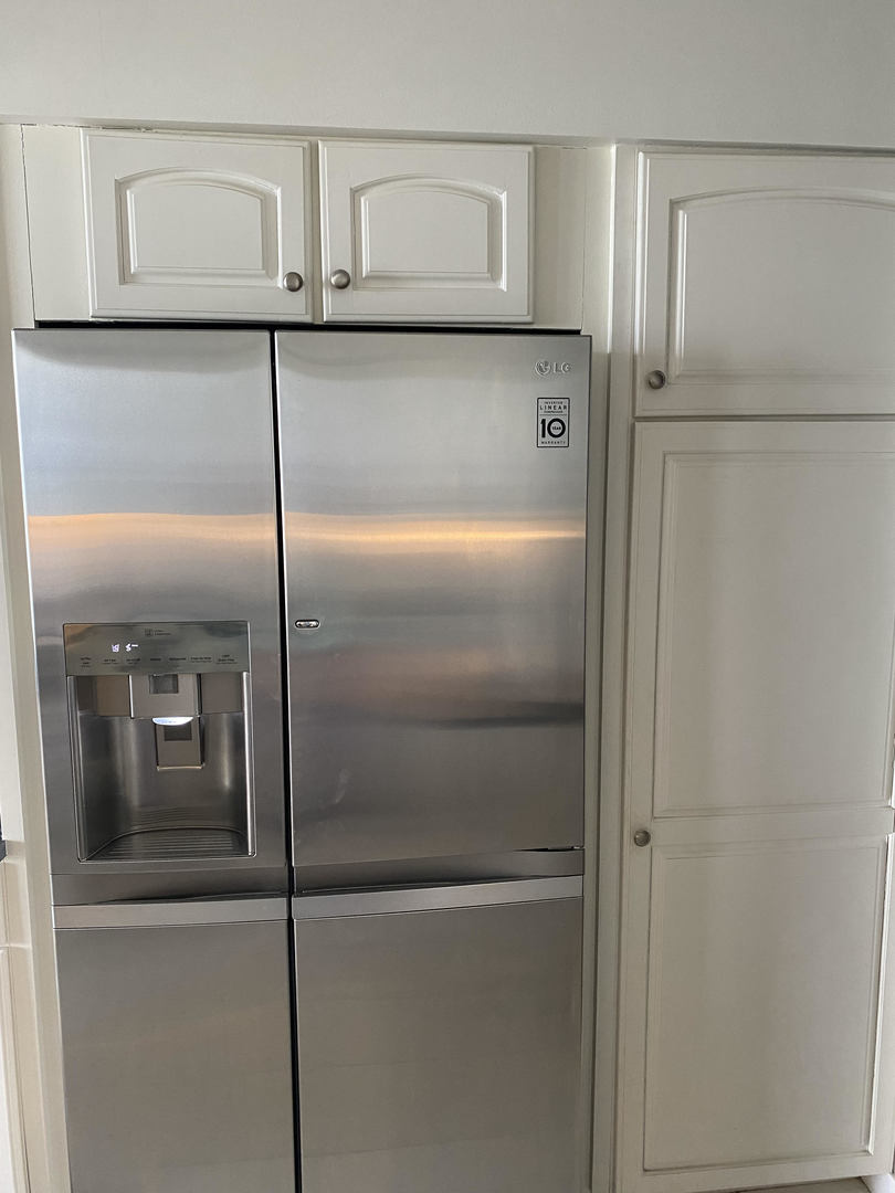 6007 North Sheridan Road, Unit 31A Chicago, IL 60660 - Photo 16 of 19 a close view of a refrigerator in kitchen