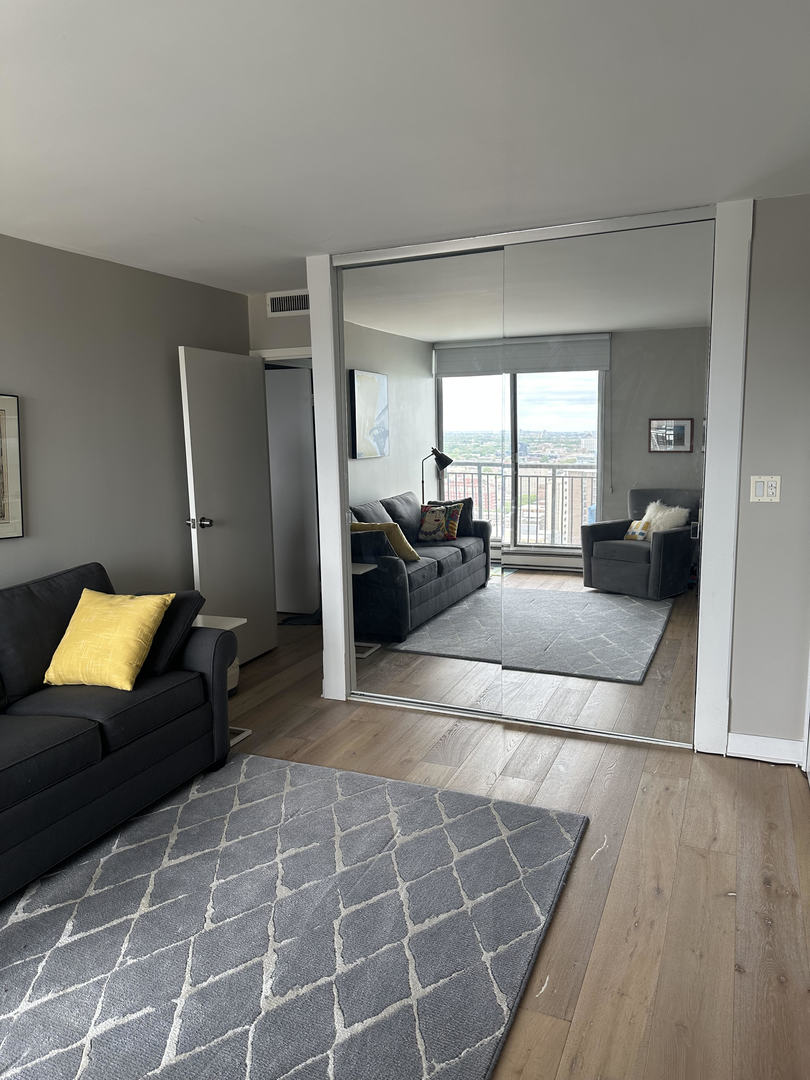 6007 North Sheridan Road, Unit 31A Chicago, IL 60660 - Photo 9 of 19 a living room with furniture and a window