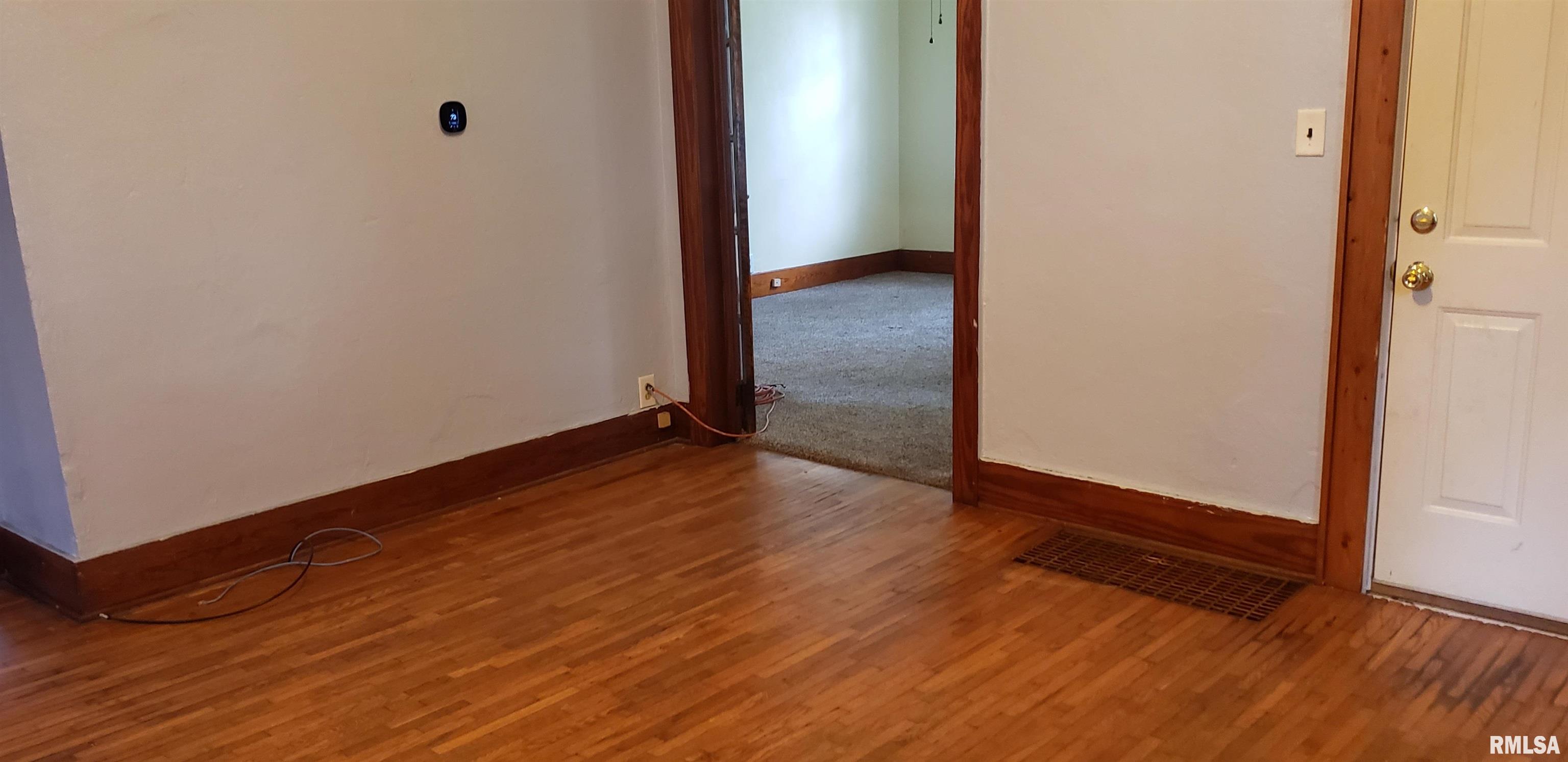 313 Walnut Dawson, IL 62520 - Photo 14 of 27