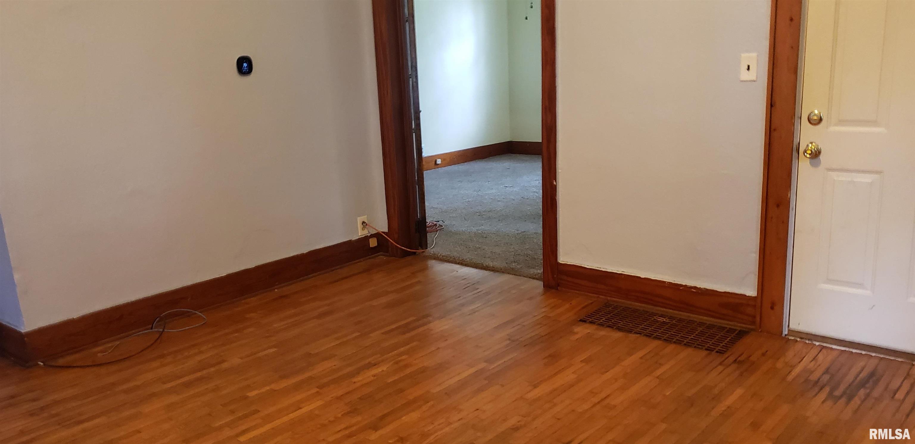 313 Walnut Dawson, IL 62520 - Photo 15 of 27