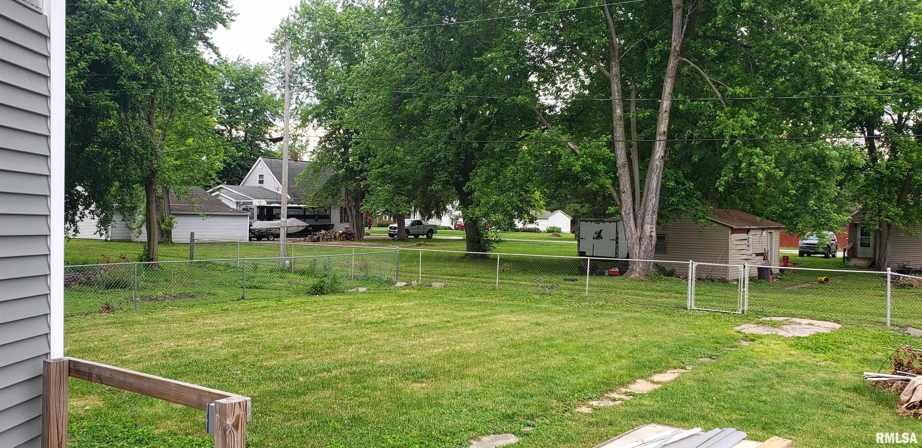 313 Walnut Dawson, IL 62520 - Photo 21 of 27