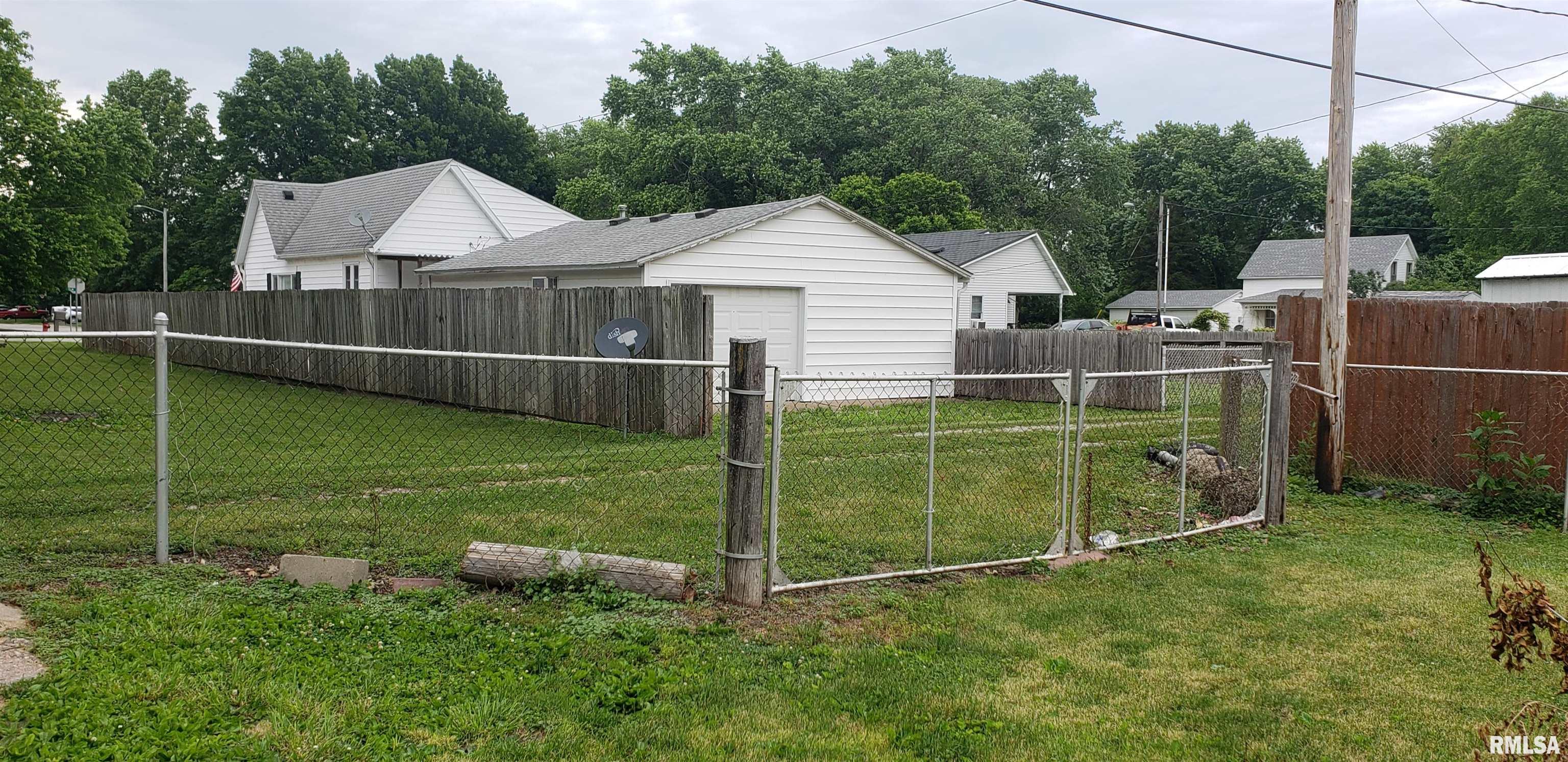 313 Walnut Dawson, IL 62520 - Photo 23 of 27