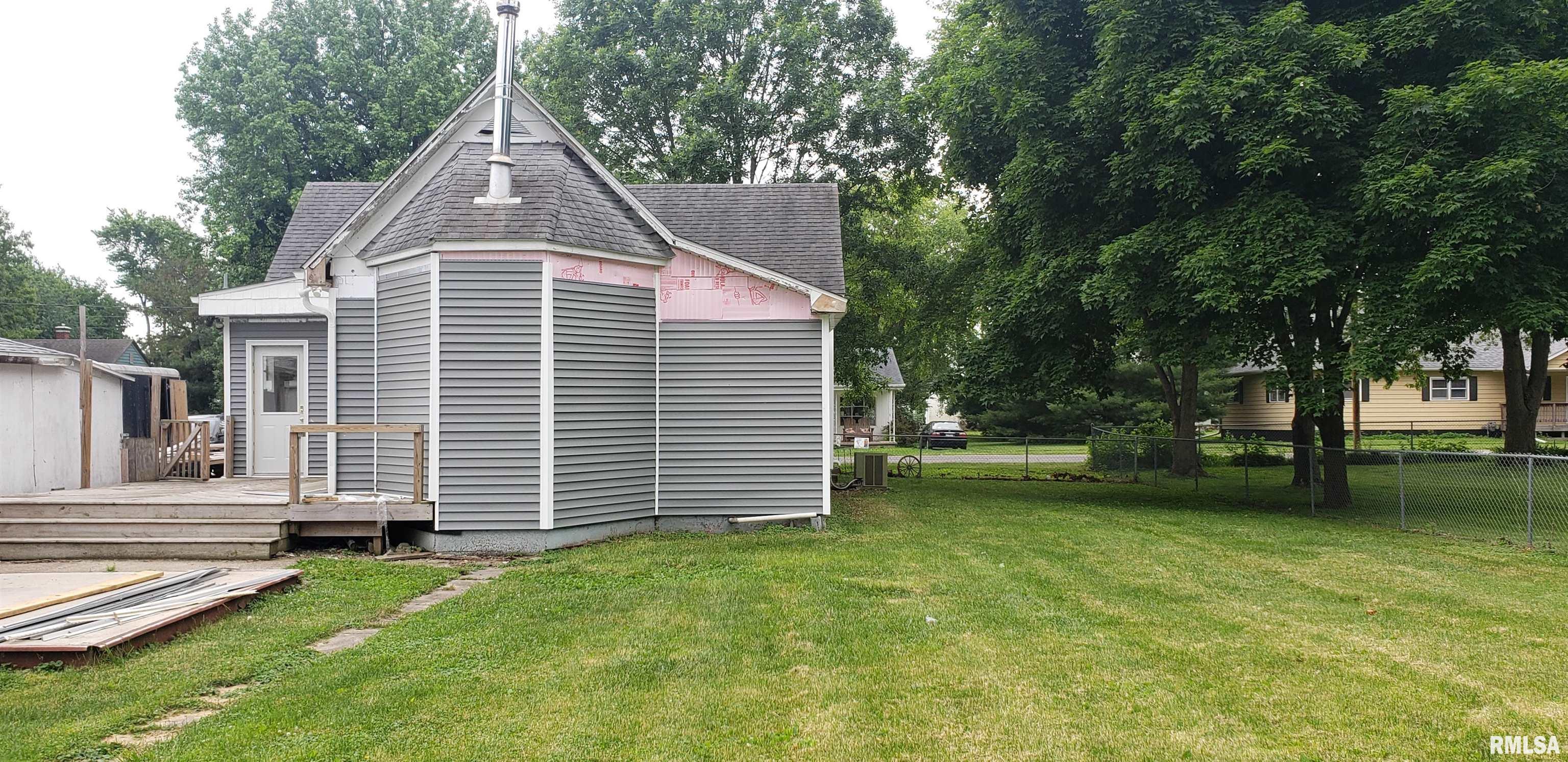 313 Walnut Dawson, IL 62520 - Photo 24 of 27