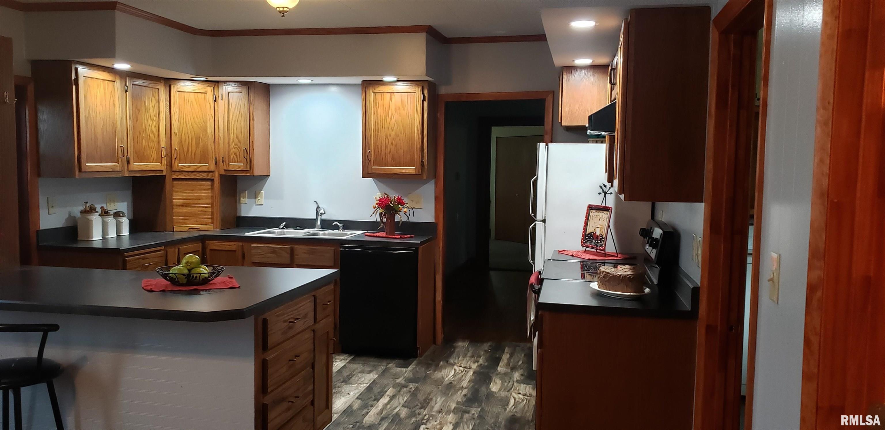 313 Walnut Dawson, IL 62520 - Photo 3 of 27