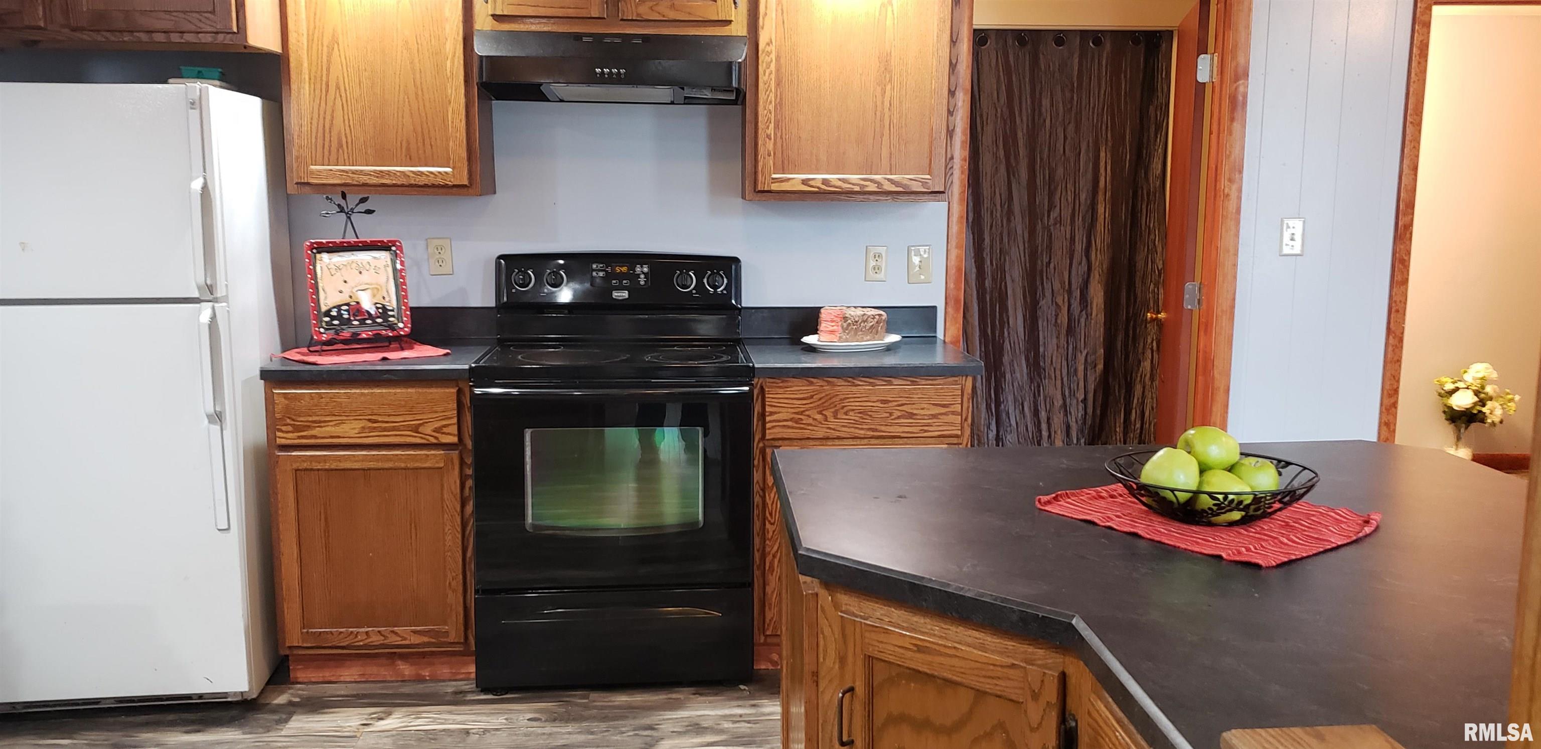 313 Walnut Dawson, IL 62520 - Photo 5 of 27