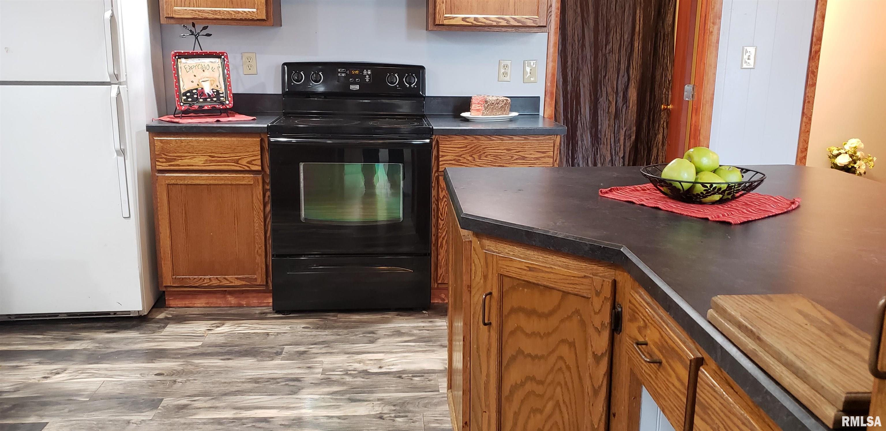 313 Walnut Dawson, IL 62520 - Photo 6 of 27