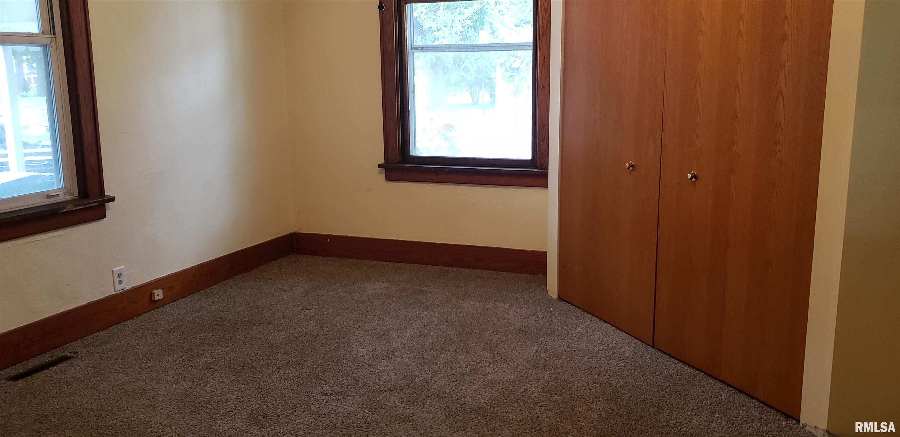 313 Walnut Dawson, IL 62520 - Photo 10 of 27