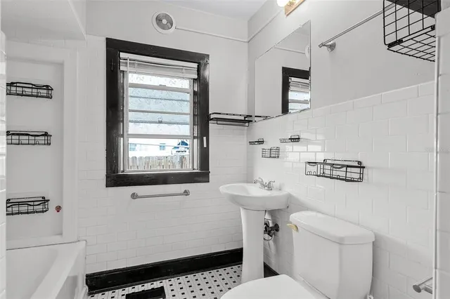 $265,000 | 25 East Pinecrest Avenue, Eustis, FL 32726