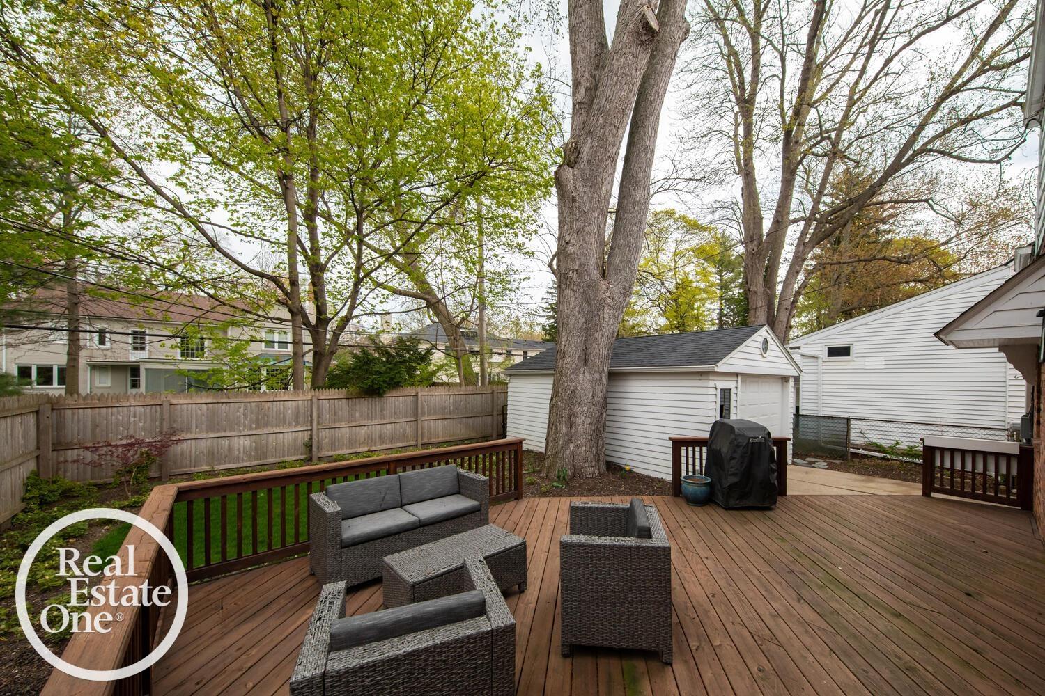 100 Mapleton Road Grosse Pointe, MI 48236 - Photo 23 of 25 50133263-1d452a26-16e4-41ed-a632-fadad1fa8c0a.JPG
