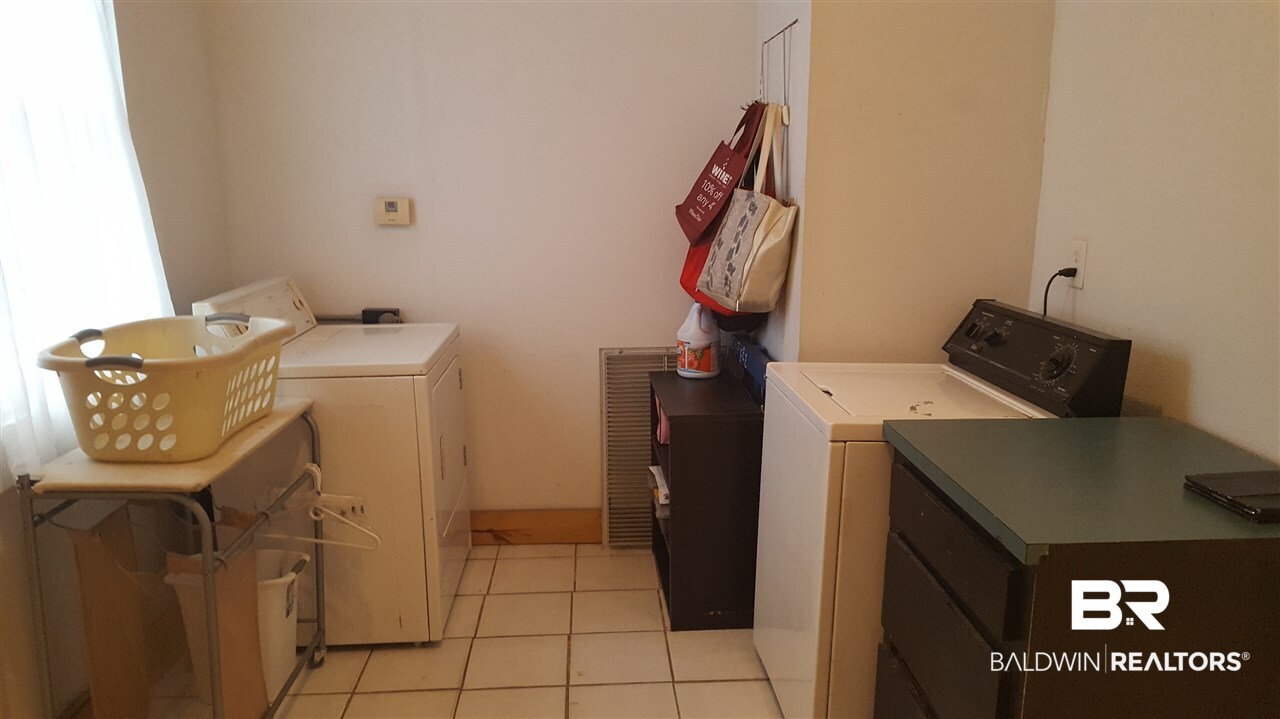 302 Congress Street Mobile, AL 36603 - Photo 8 of 18 laundry