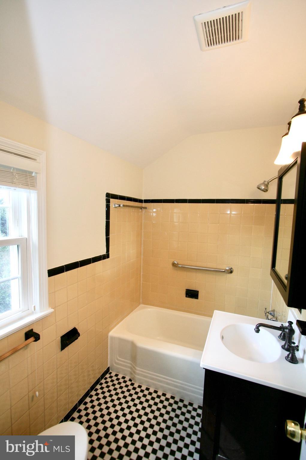 2102 Plyers Mill Road Silver Spring, MD 20902 - Photo 9 of 24 Bath