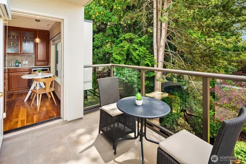 $1,295,000 | 11122 Northeast 41st Drive, Unit 39, Kirkland, WA 98033