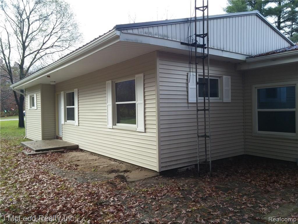 5800 Murphy Lake Road Millington, MI 48746 - Photo 3 of 20 2015-10-28 16.37