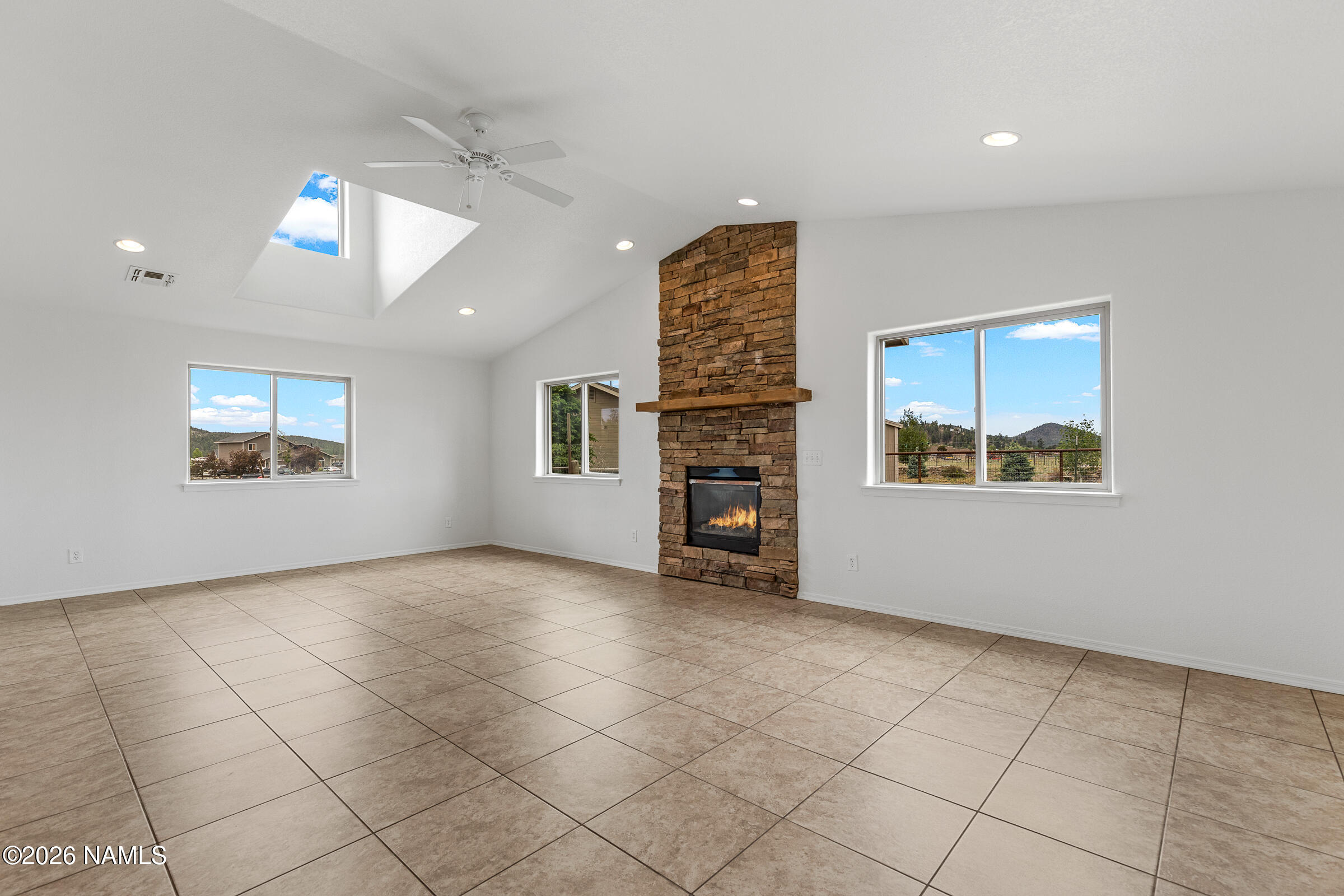 9748 North Aldrich Road Flagstaff, AZ 86004 - Photo 5 of 37 Living Room