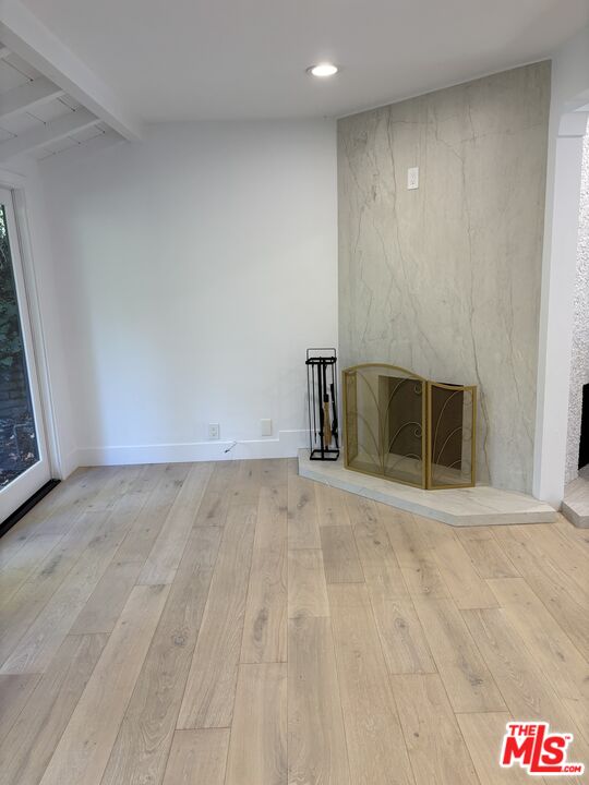 643 Hightree Road Santa Monica, CA 90402 - Photo 15 of 25 a view of an empty room
