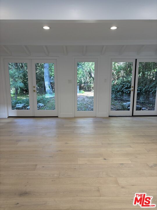 643 Hightree Road Santa Monica, CA 90402 - Photo 17 of 25 an empty room with windows