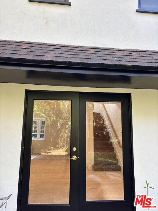 643 Hightree Road Santa Monica, CA 90402 - Photo 20 of 25 a view of a door of a house