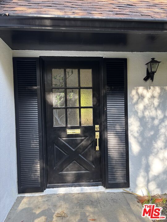 643 Hightree Road Santa Monica, CA 90402 - Photo 2 of 25 a closeup of a cabinet