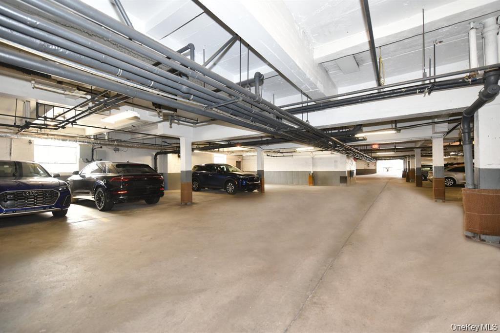 180 South Middle Neck Road, Unit 3K Great Neck, NY 11021 - Photo 18 of 20 Building Garage