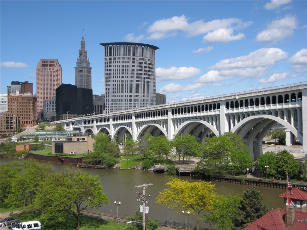 1237-802 Washington Avenue, Unit 802 Cleveland, OH 44113 - Photo 6 of 16 Summer view from the deck