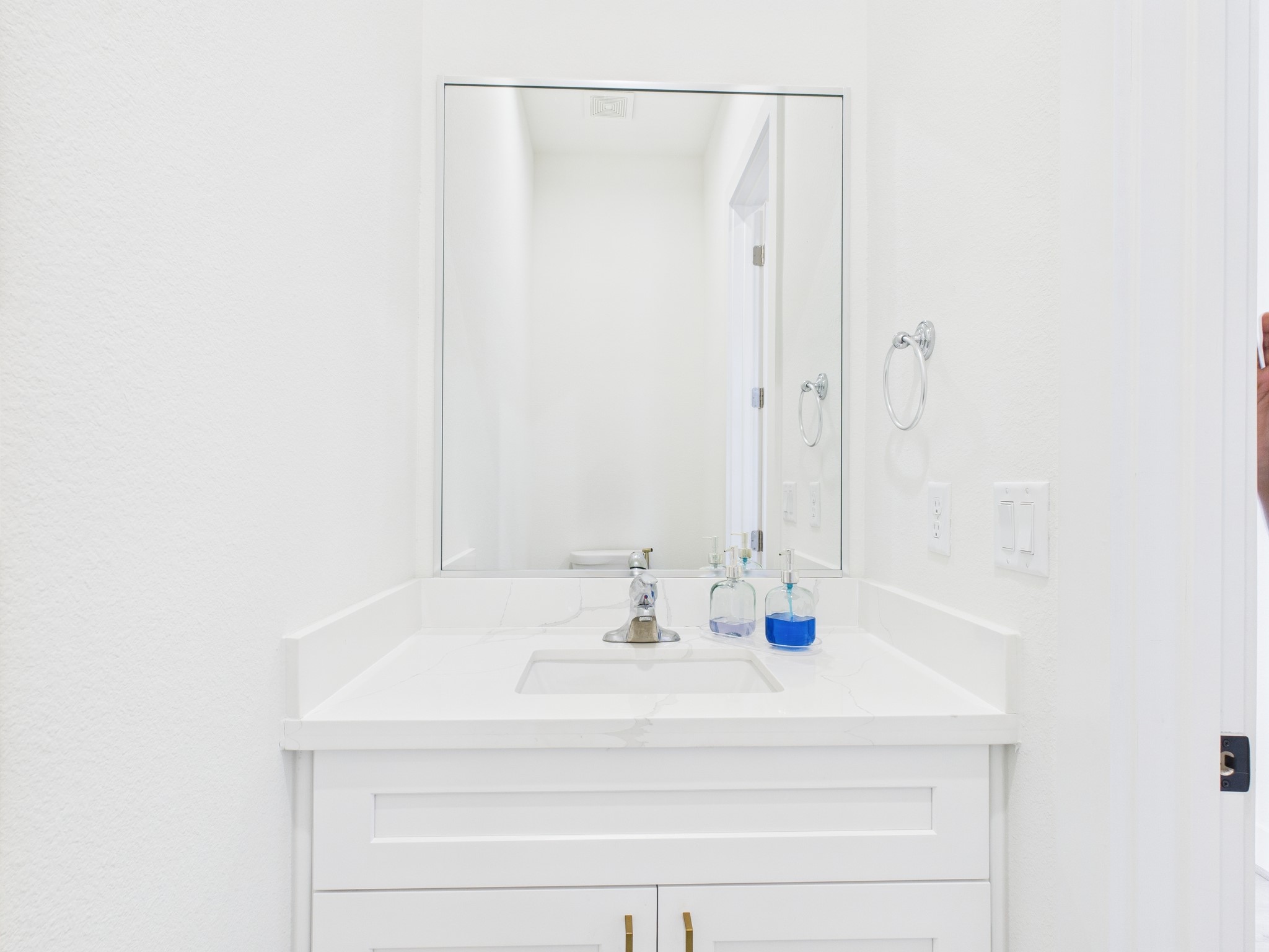 4306 Idaho Street Houston, TX 77021 - Photo 14 of 30 Half bathroom ideal for guests and added convenience