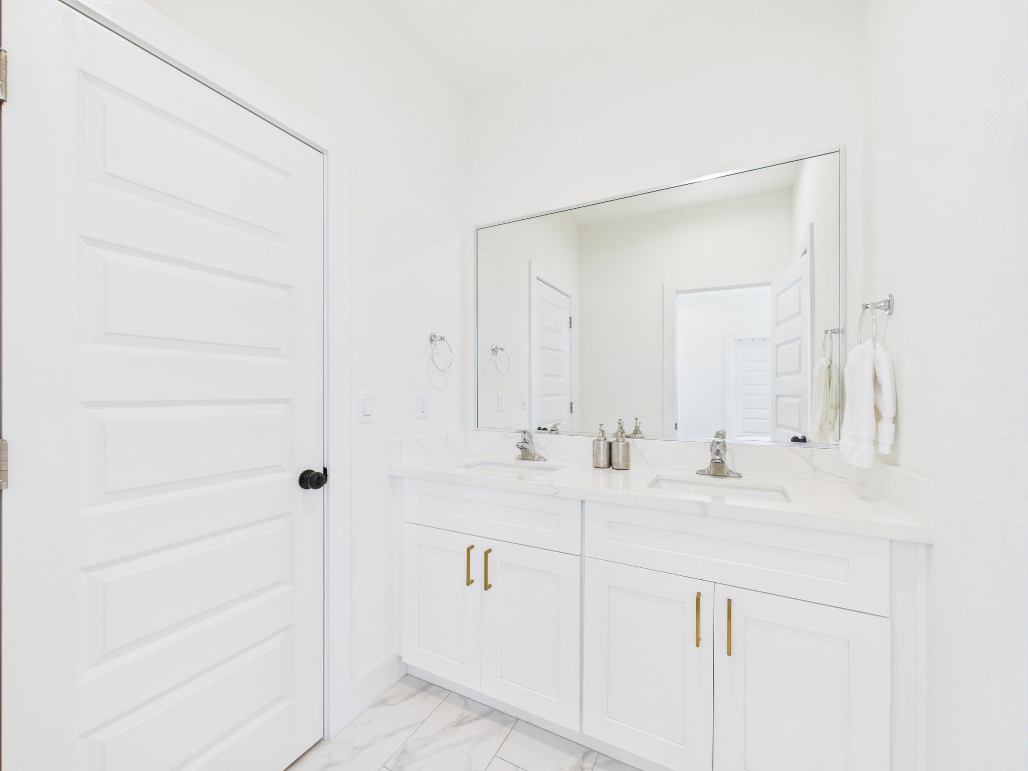 4306 Idaho Street Houston, TX 77021 - Photo 26 of 30 Additional bathroom conveniently located for family and guests