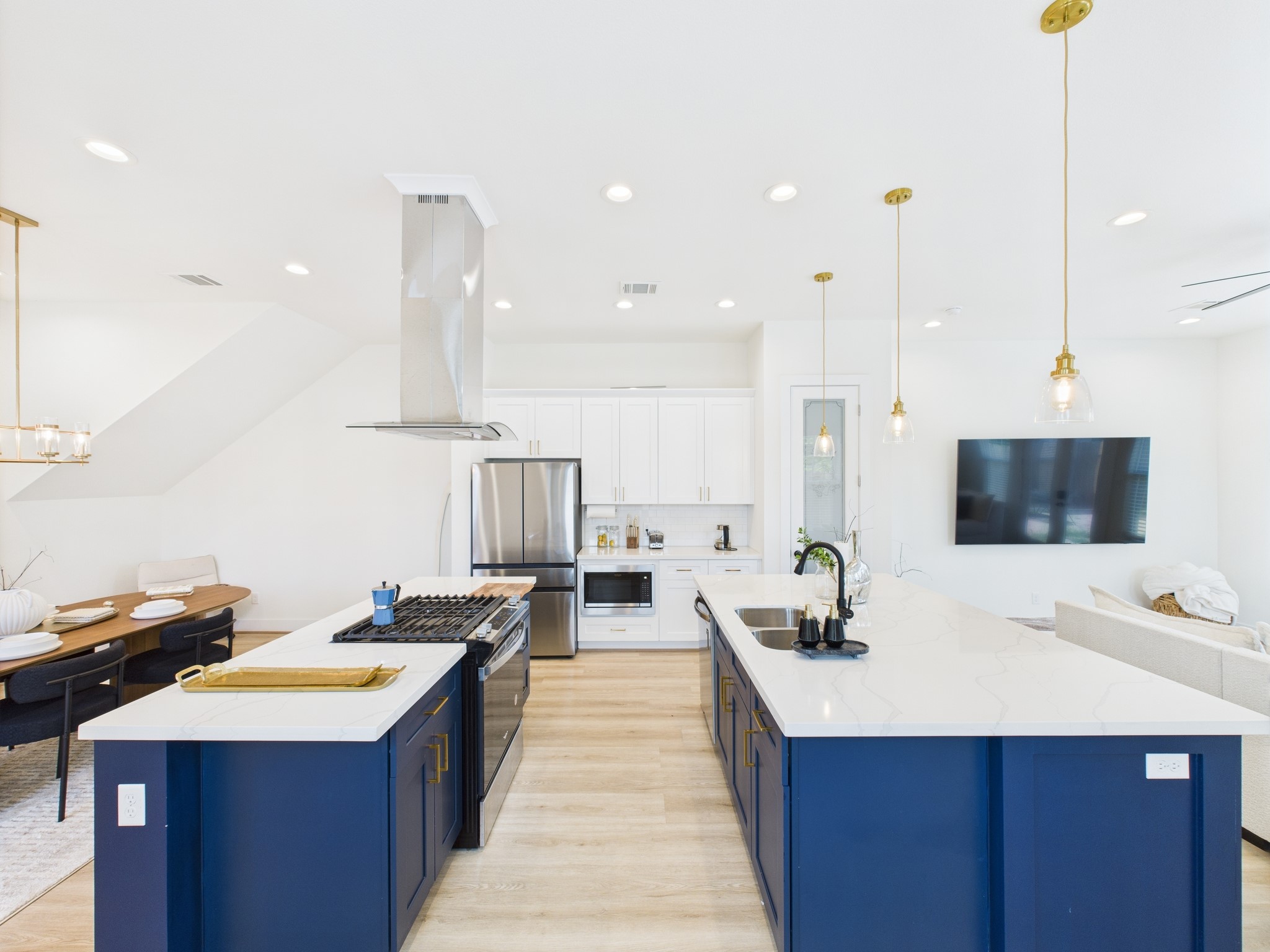4306 Idaho Street Houston, TX 77021 - Photo 7 of 30 Beautiful kitchen with generous counter space and cabinetry