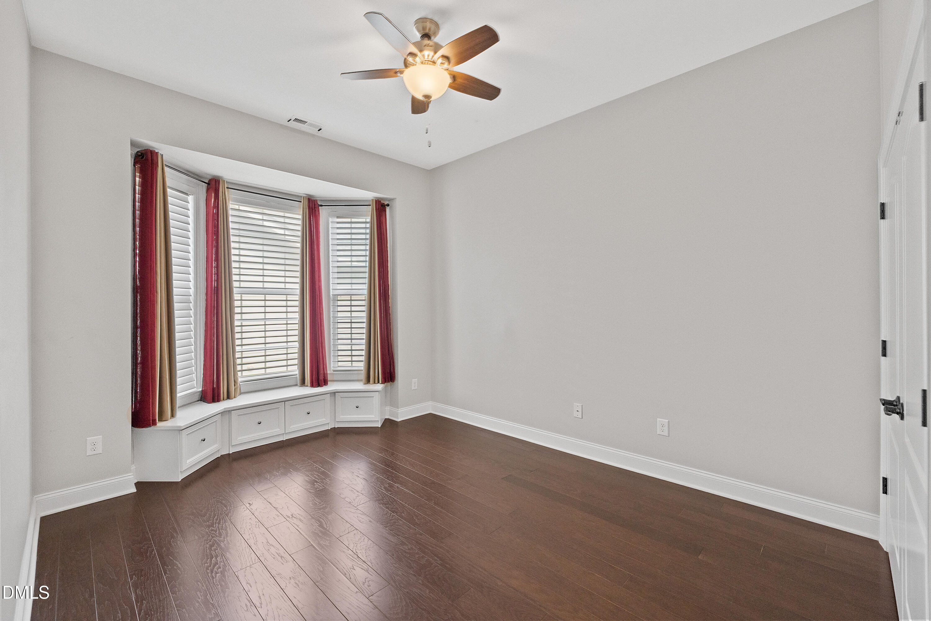 9844 Derbton Court Raleigh, NC 27617 - Photo 29 of 63 28-9844 Derbton Ct_7367