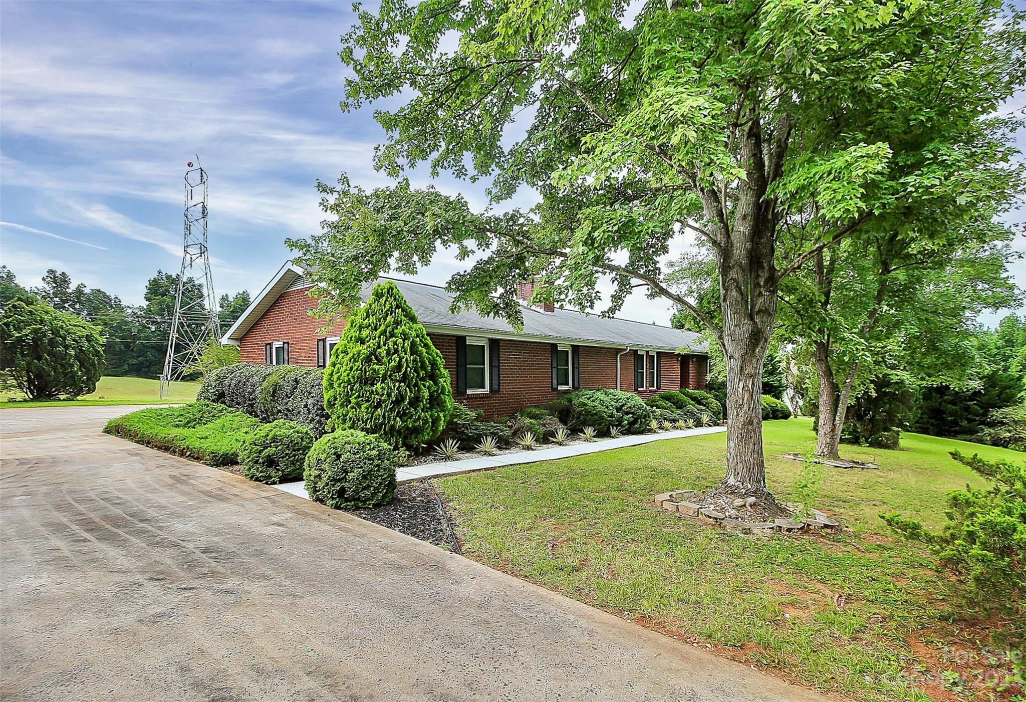 870 Bridle Path Fort Mill, SC 29708 - Photo 4 of 34 a front view of a house with a yard and garage