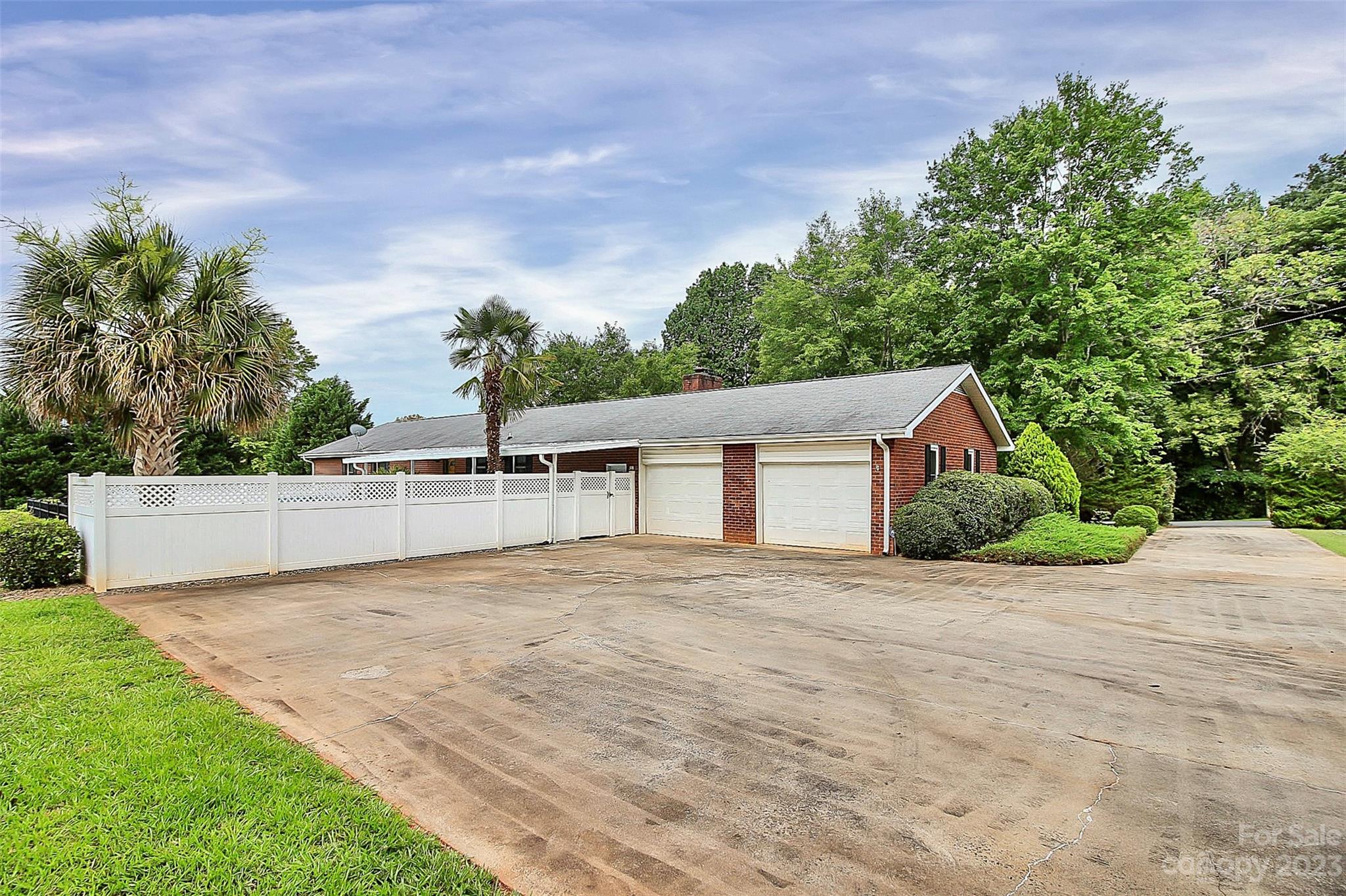 870 Bridle Path Fort Mill, SC 29708 - Photo 6 of 34 a view of an house with backyard and bushes
