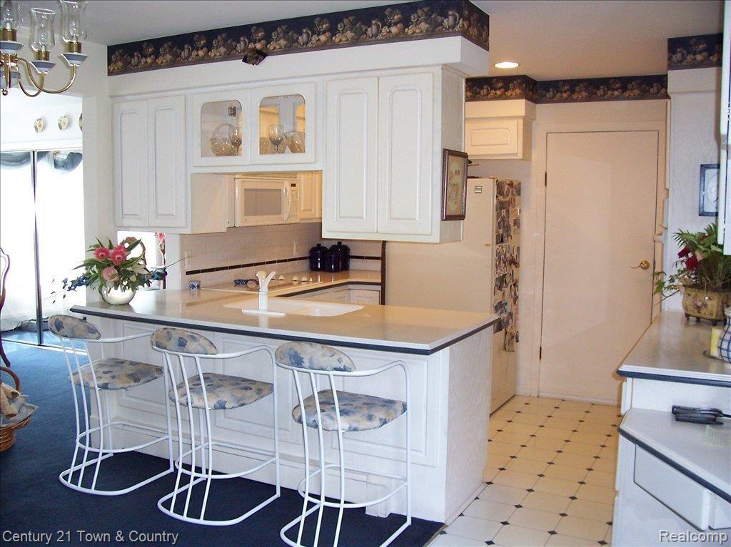 2668 Mohawk Lane Rochester, MI 48306 - Photo 2 of 16 100_0635