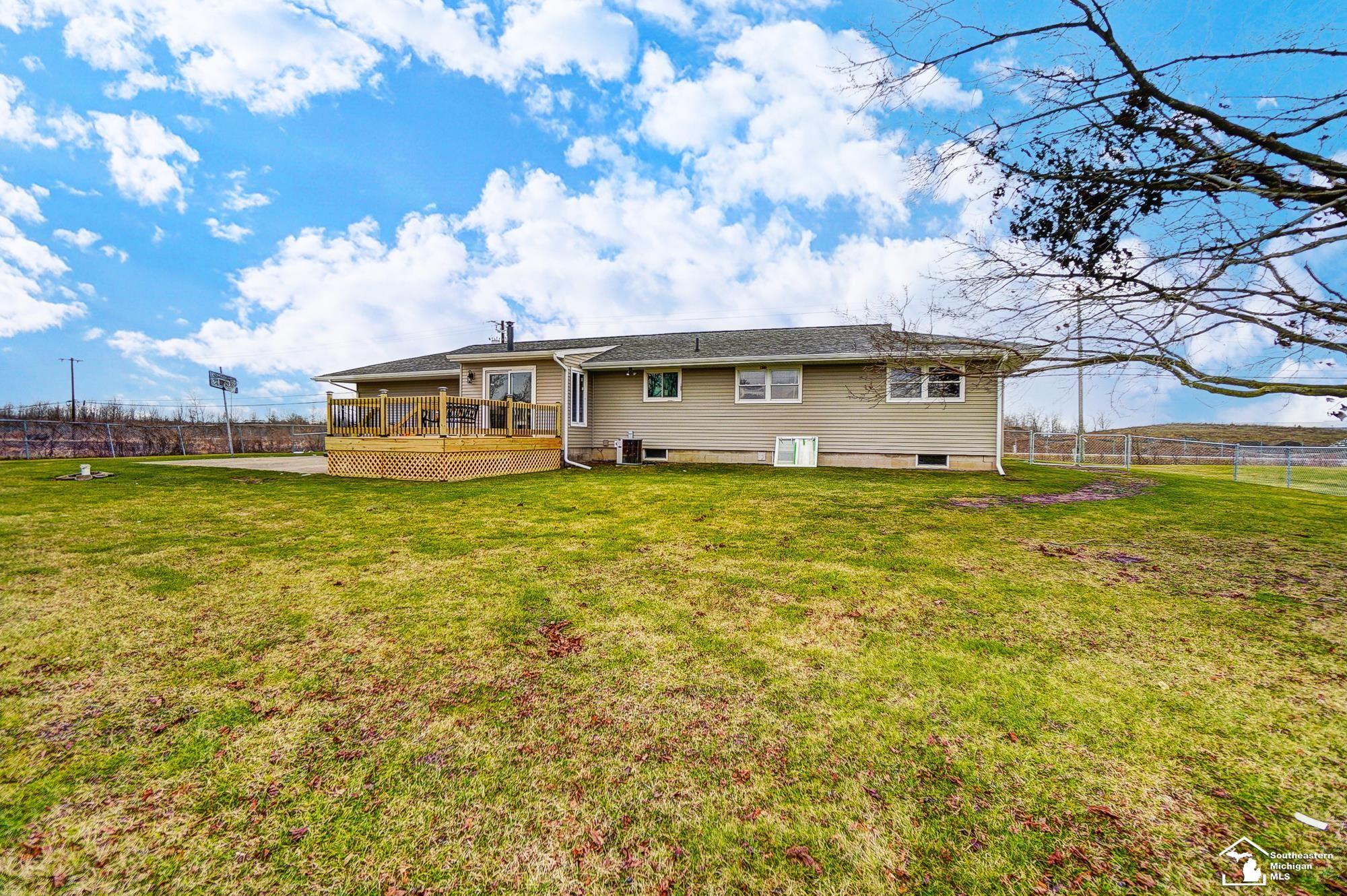 831 Newport Road Carleton, MI 48117 - Photo 31 of 38 50131477-b7f78b83-d210-4079-95eb-d5dca25a04ab.JPG