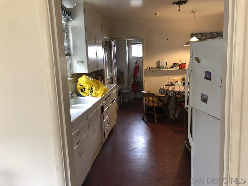 719 Stanford Road Burbank, CA 91504 - Photo 5 of 14 Gallery Image 5