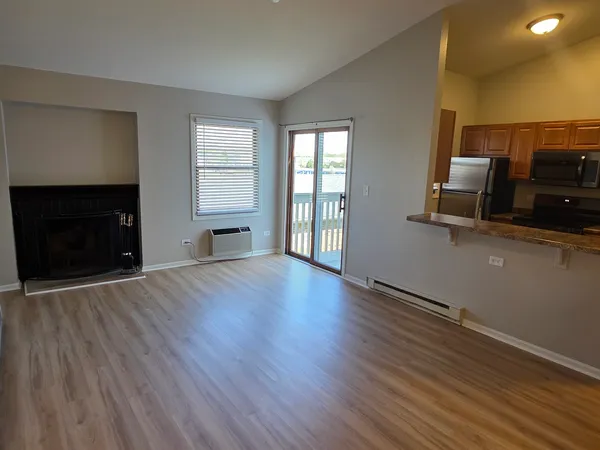 $1,750 | 1361 Cunat Court, Unit 2C, Lake In The Hills, IL 60156