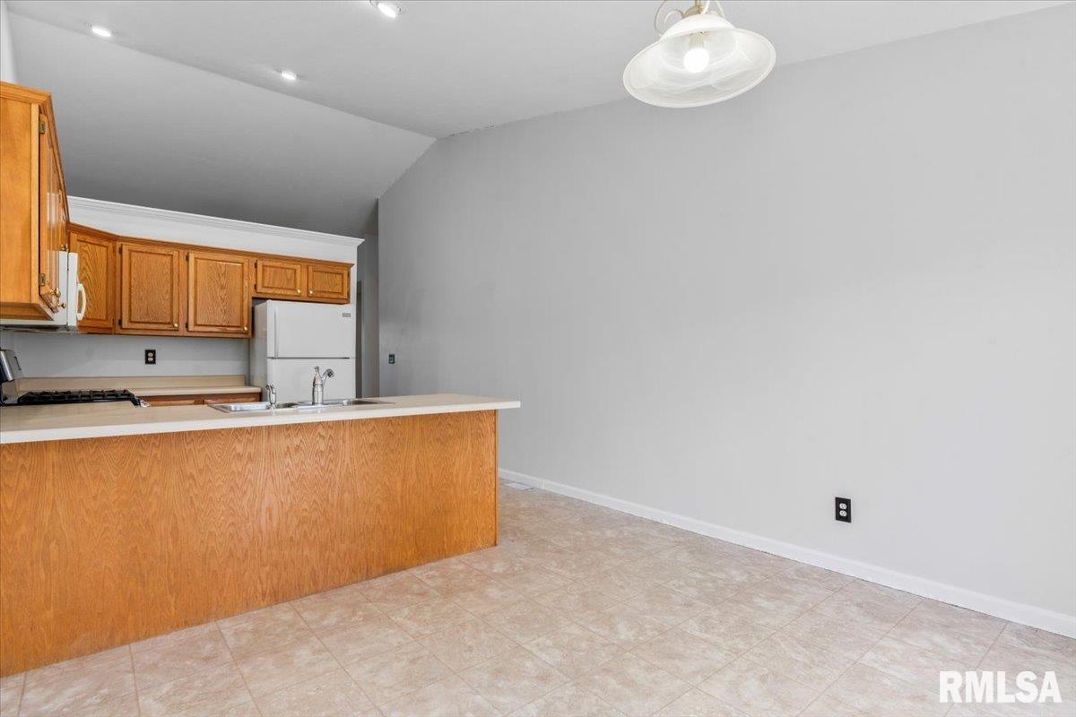 2418 Neil Road Springfield, IL 62702 - Photo 12 of 32