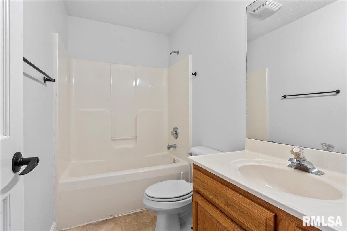 2418 Neil Road Springfield, IL 62702 - Photo 14 of 32