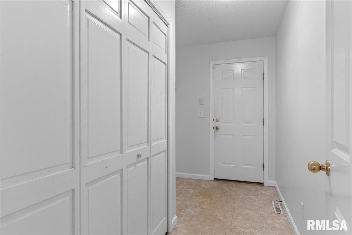 2418 Neil Road Springfield, IL 62702 - Photo 27 of 32