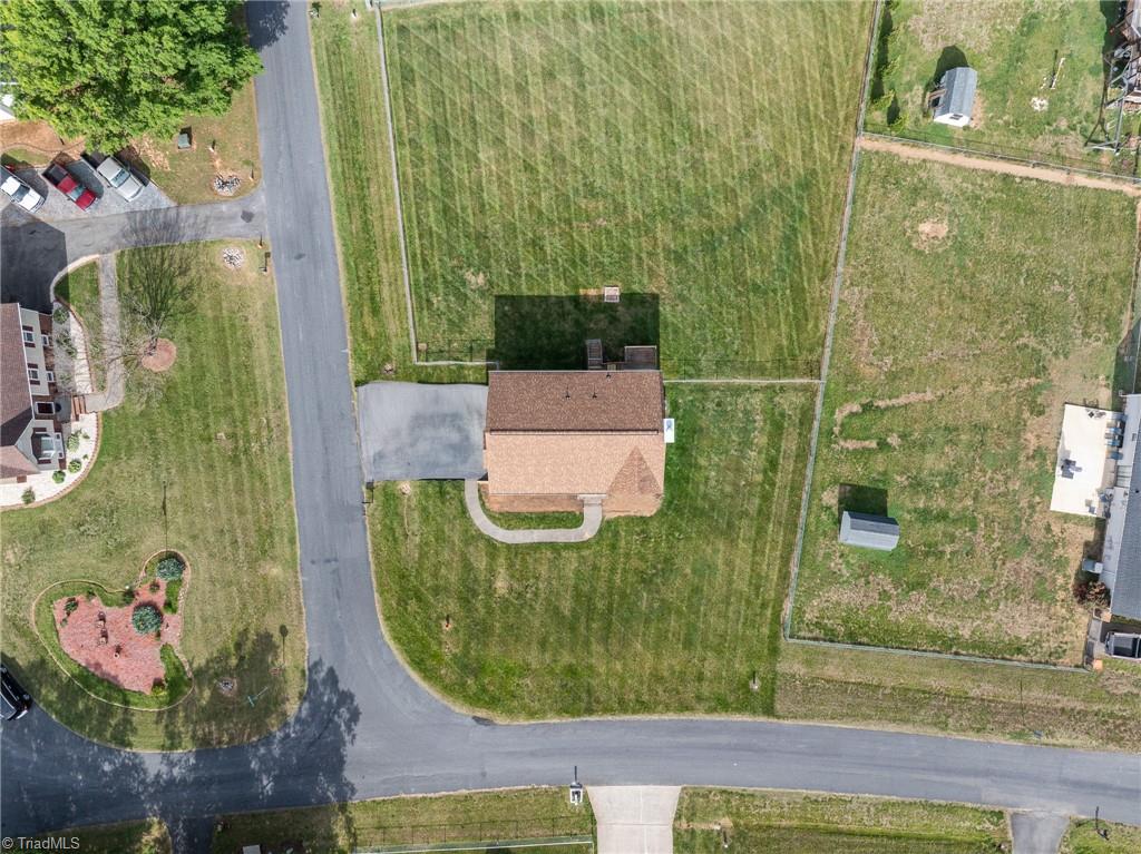 136 Central Ridge Court Clemmons, NC 27012 - Photo 3 of 27
