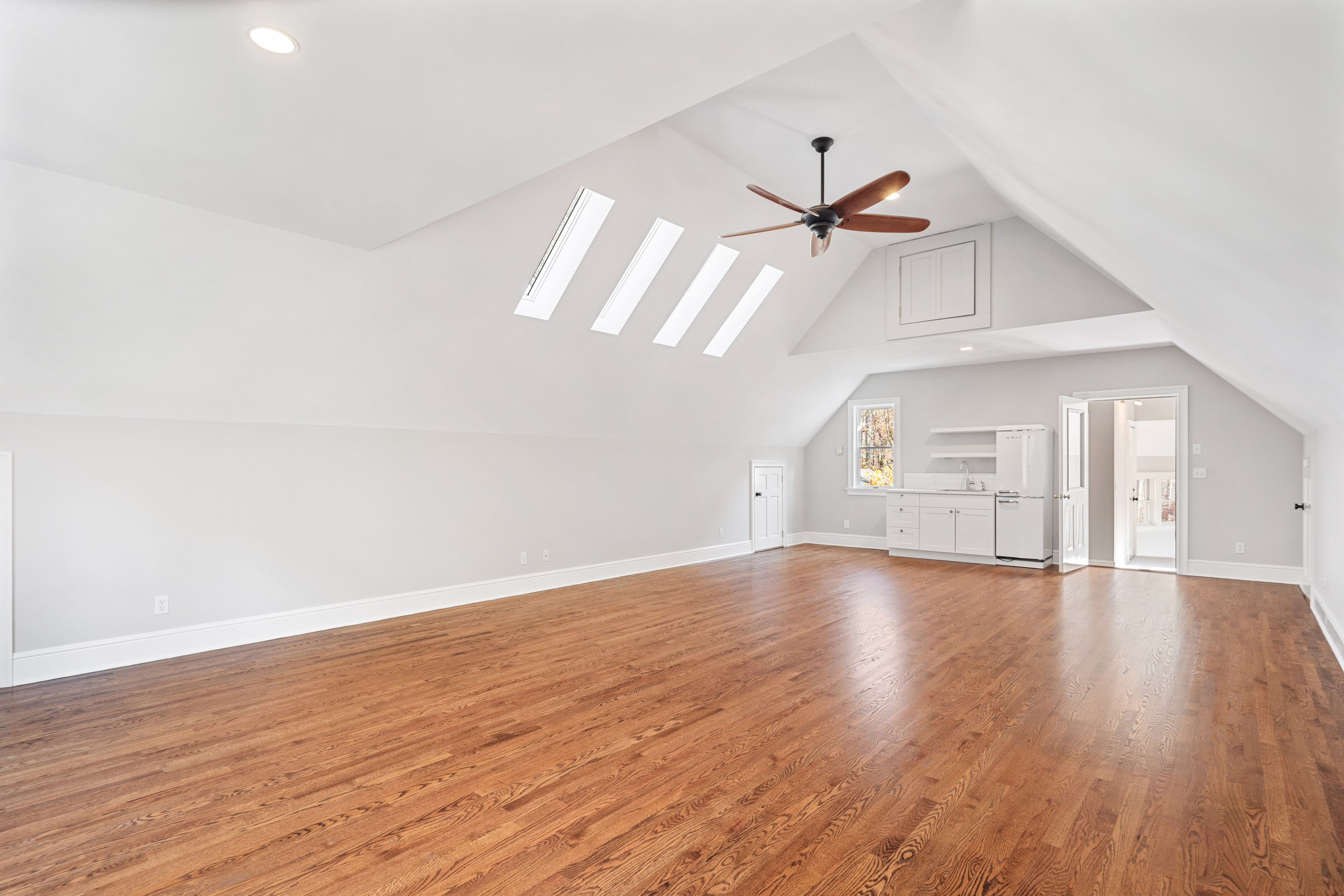 10 Woodhill Road Wilton, CT 06897 - Photo 24 of 40