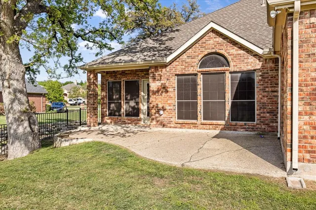 a view of a house with backyard and porch