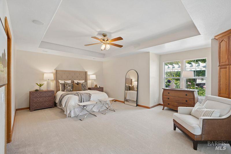 822 Robinson Road Sebastopol, CA 95472 - Photo 17 of 60 Large Primary Bedroom