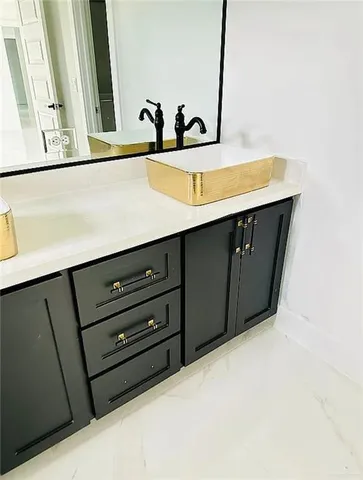 a close view of sink