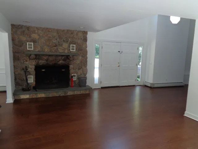 a view of a livingroom with window