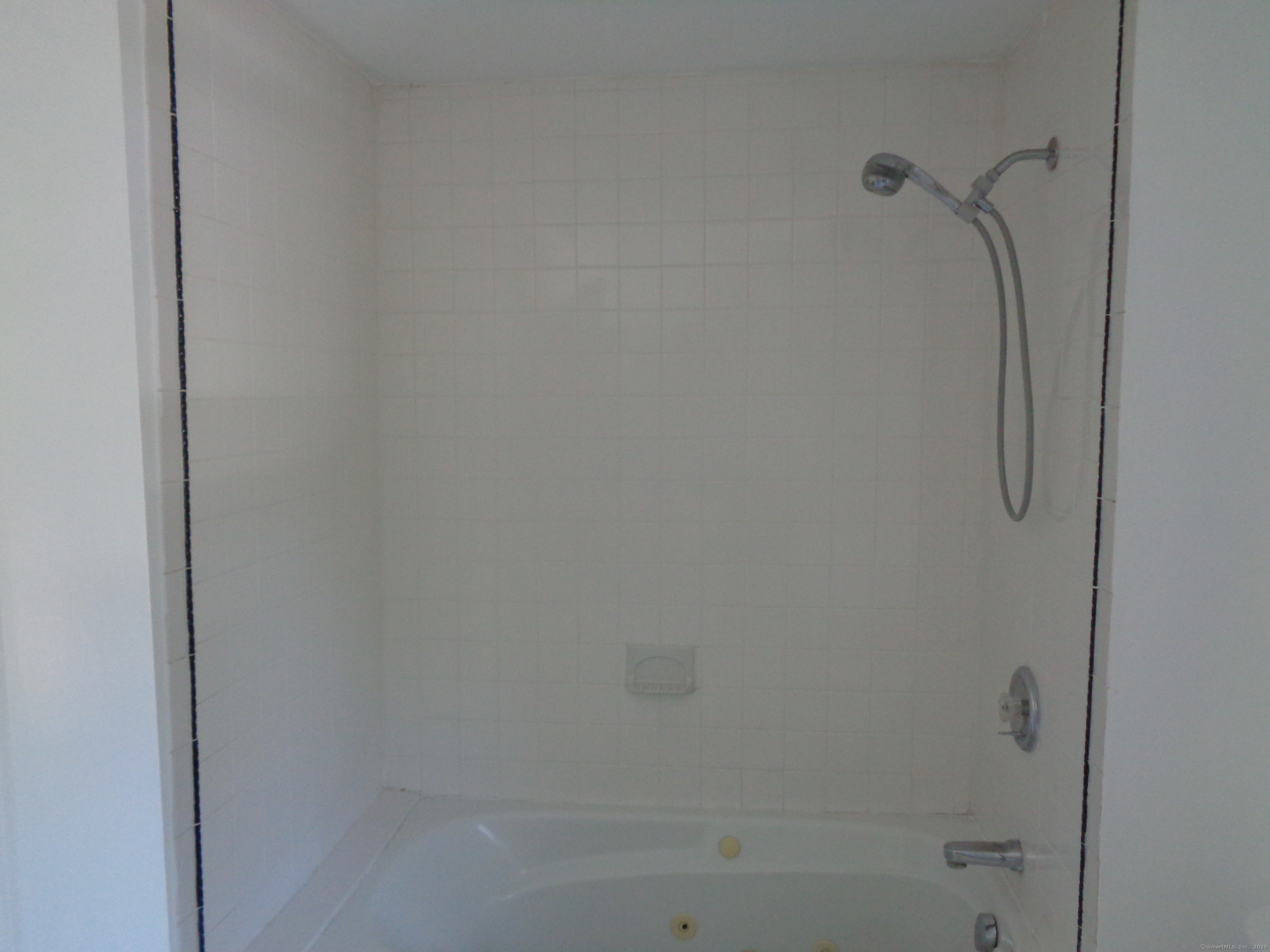 531 Hollow Tree Ridge Road Darien, CT 06820 - Photo 21 of 37