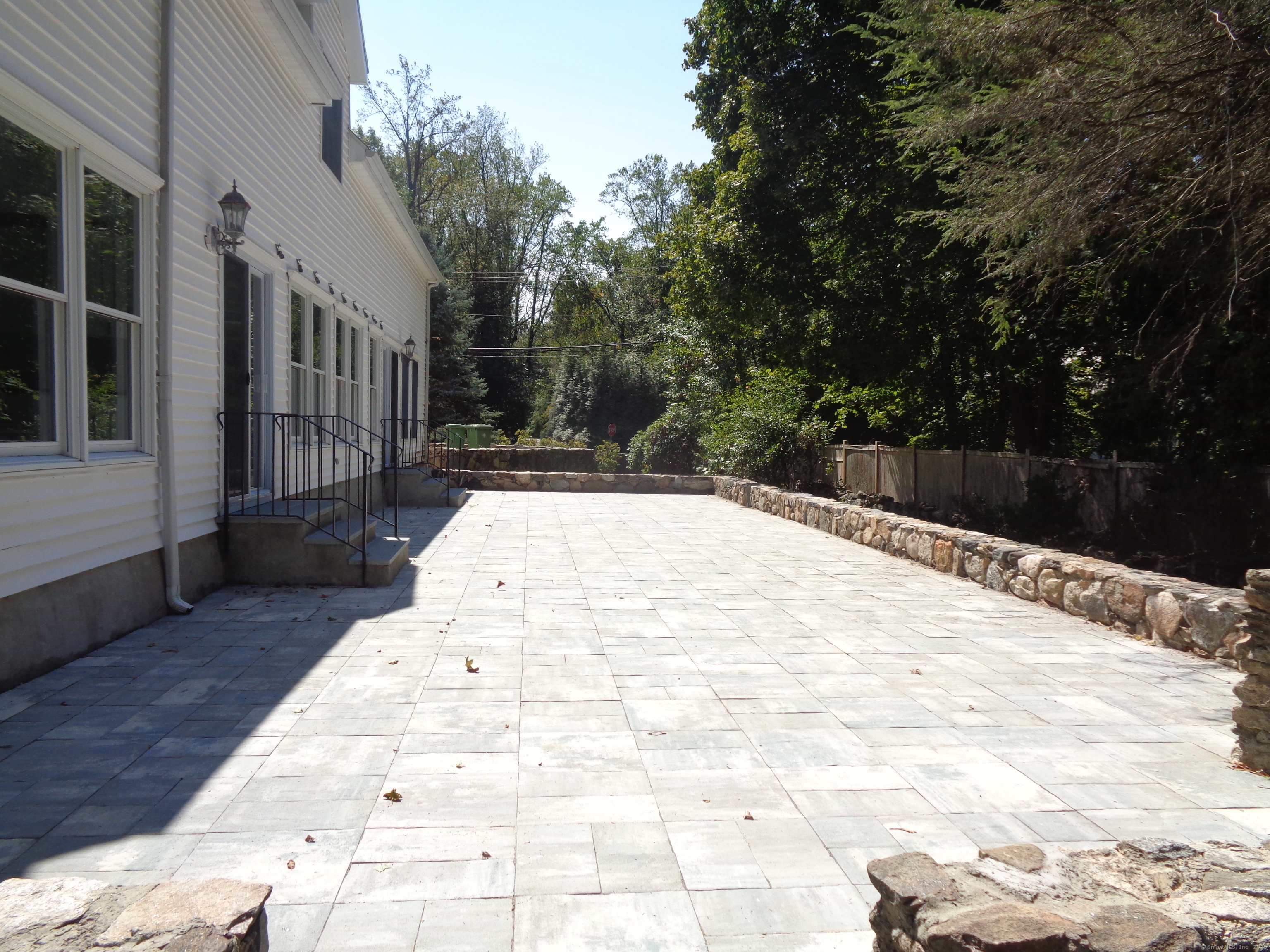 531 Hollow Tree Ridge Road Darien, CT 06820 - Photo 4 of 37