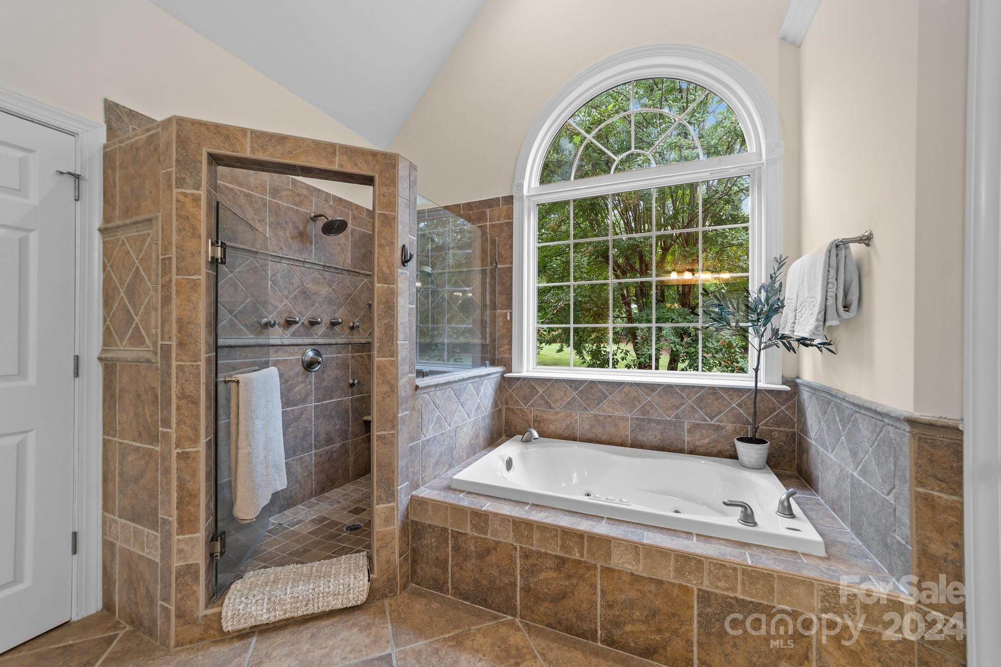 6370 Chamar Circle Kannapolis, NC 28081 - Photo 21 of 48 a bath tub sitting next to a window