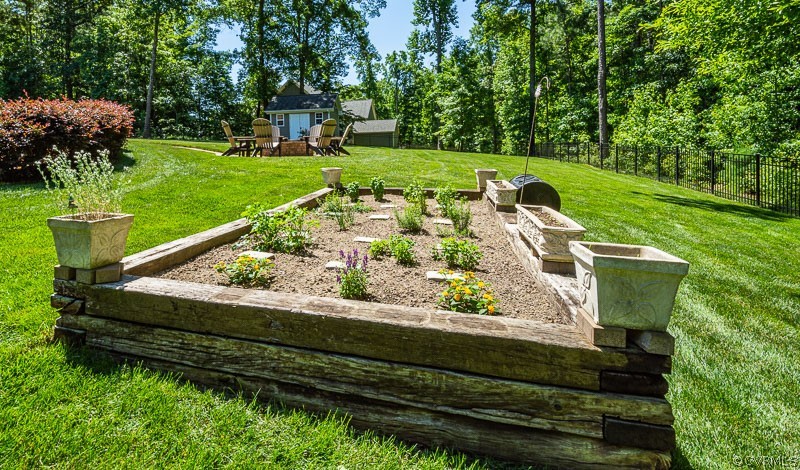 11624 Barrows Ridge Lane Chesterfield, VA 23838 - Photo 44 of 48 a view of a garden with an outdoor seating