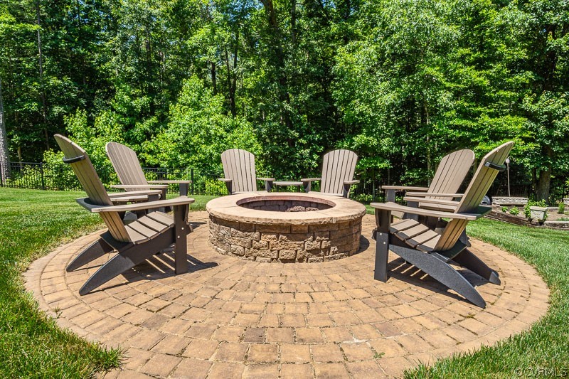 11624 Barrows Ridge Lane Chesterfield, VA 23838 - Photo 45 of 48 a view of a sitting area with chairs and wooden fence